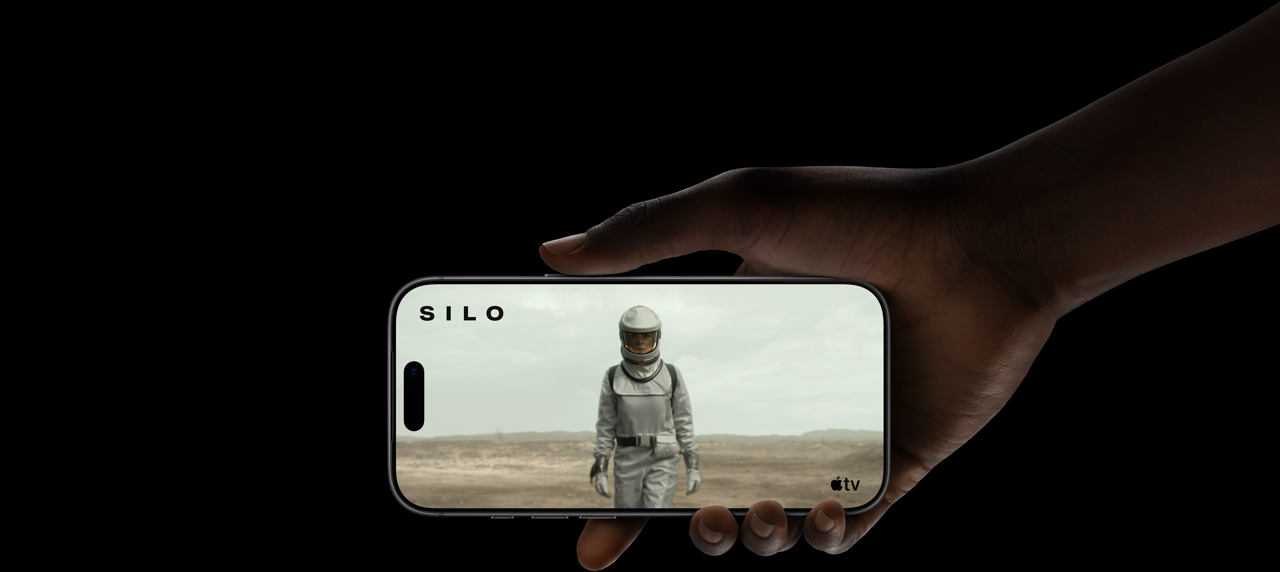 En scene fra Apple TV-serien Silo demonstrerer den udvidede batteritid i iPhone 17 Pro