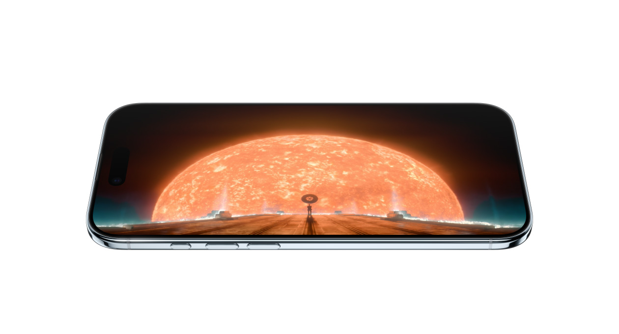 iPhone Air vist forfra og fra siden med et stillbillede fra en scene i Apple TV-serien Foundation