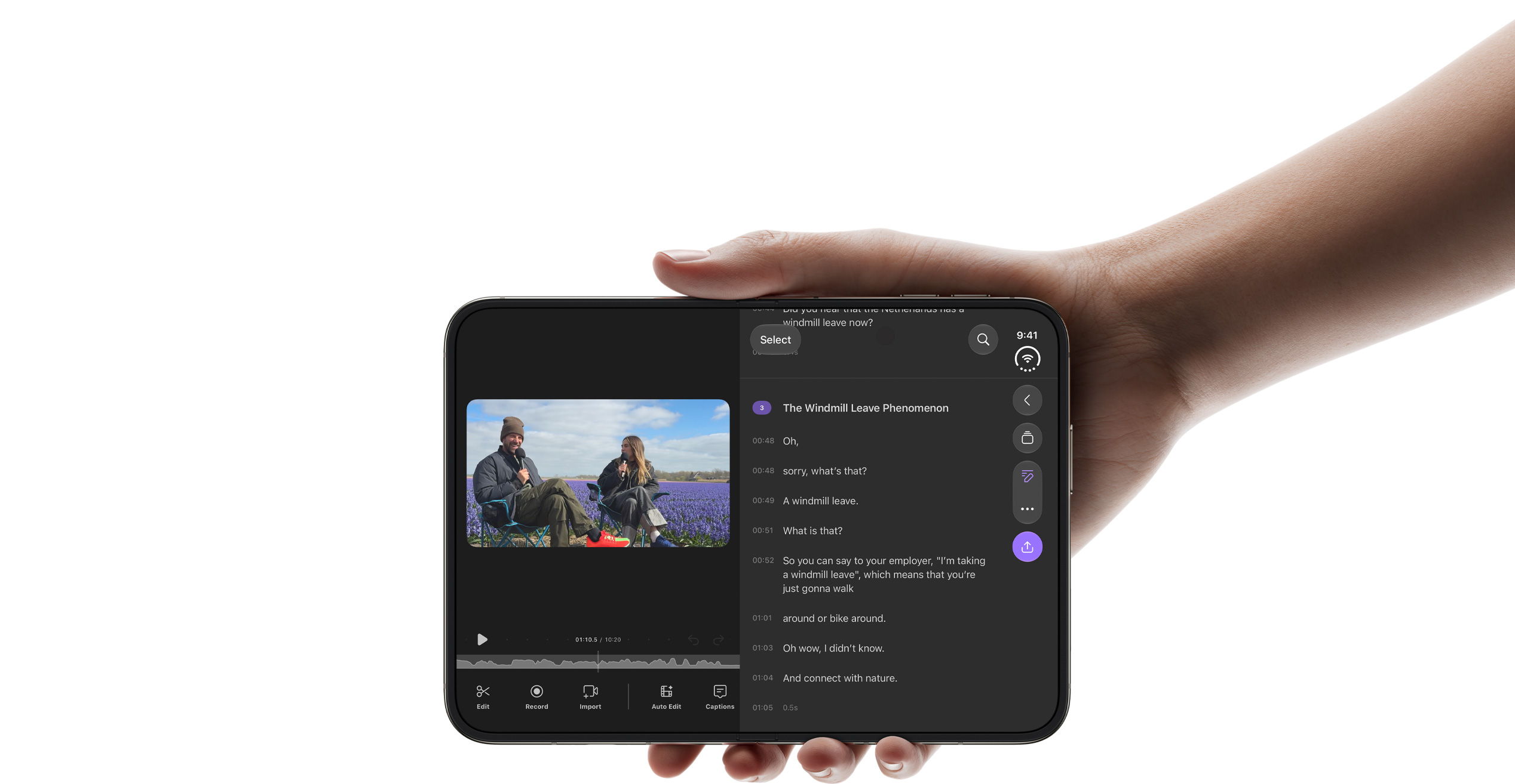 Úplně otevřený iPhone&nbsp;Duo otočený na šířku, na vnitřním displeji je vidět aplikace Detail na AI úpravy videa