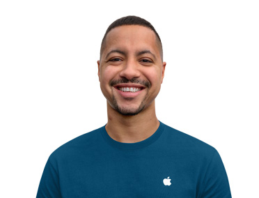 Apple Specialist 面露笑容，表現親切