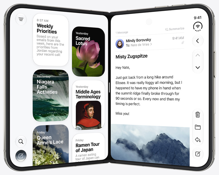 iPhone Duo 直立打開，形如書本，左側面板顯示 Siri app，右側面板顯示訊息 app。
